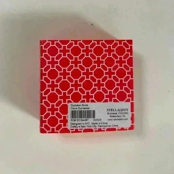 BNIB Stella and Dot Duchess Studs - Picture 10 of 11